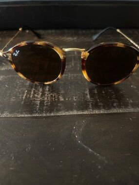 Ray-Ban Tortoiseshell and Gold Round Sunglasses with Brown Lenses